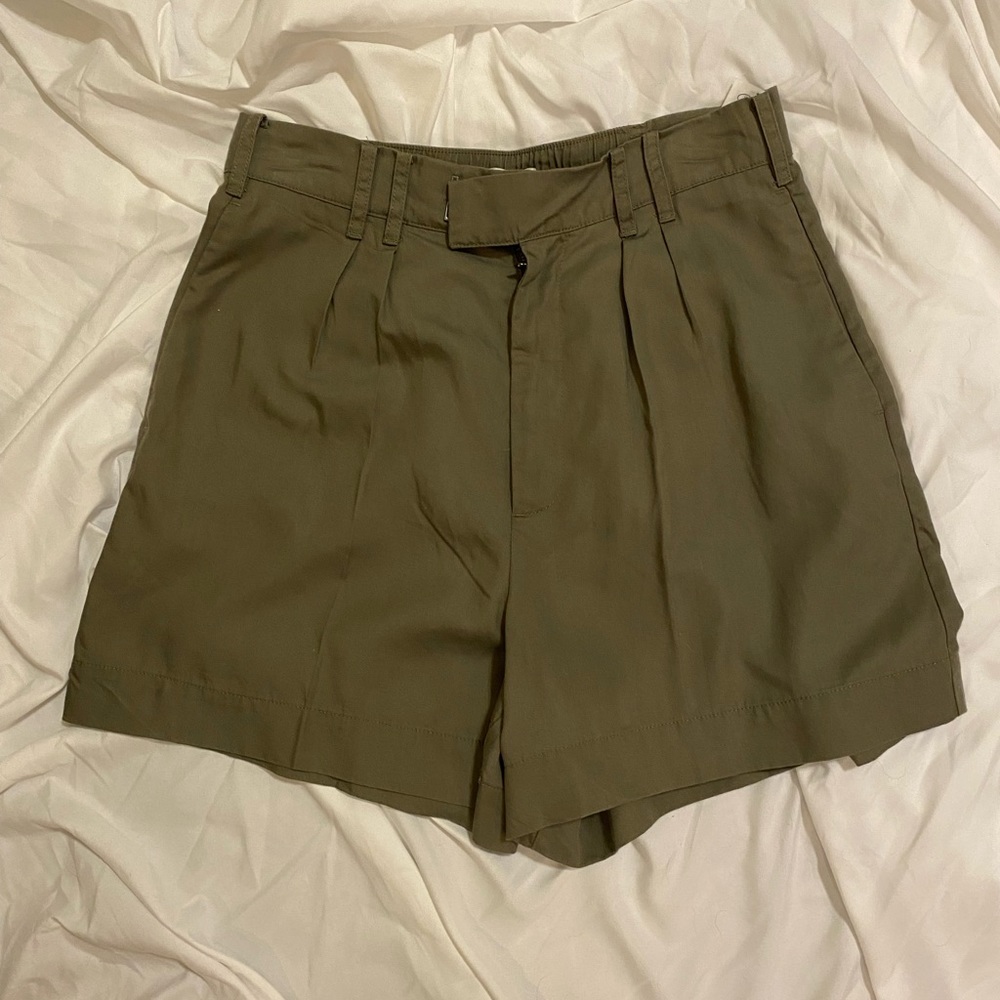 Abercrombie and fitch green shorts